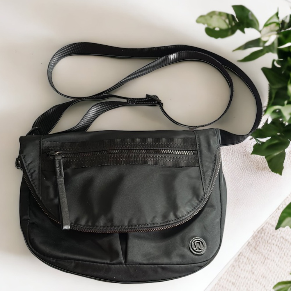 Lululemon Festival Bag Black Crossbody Adjustable Travel Bag